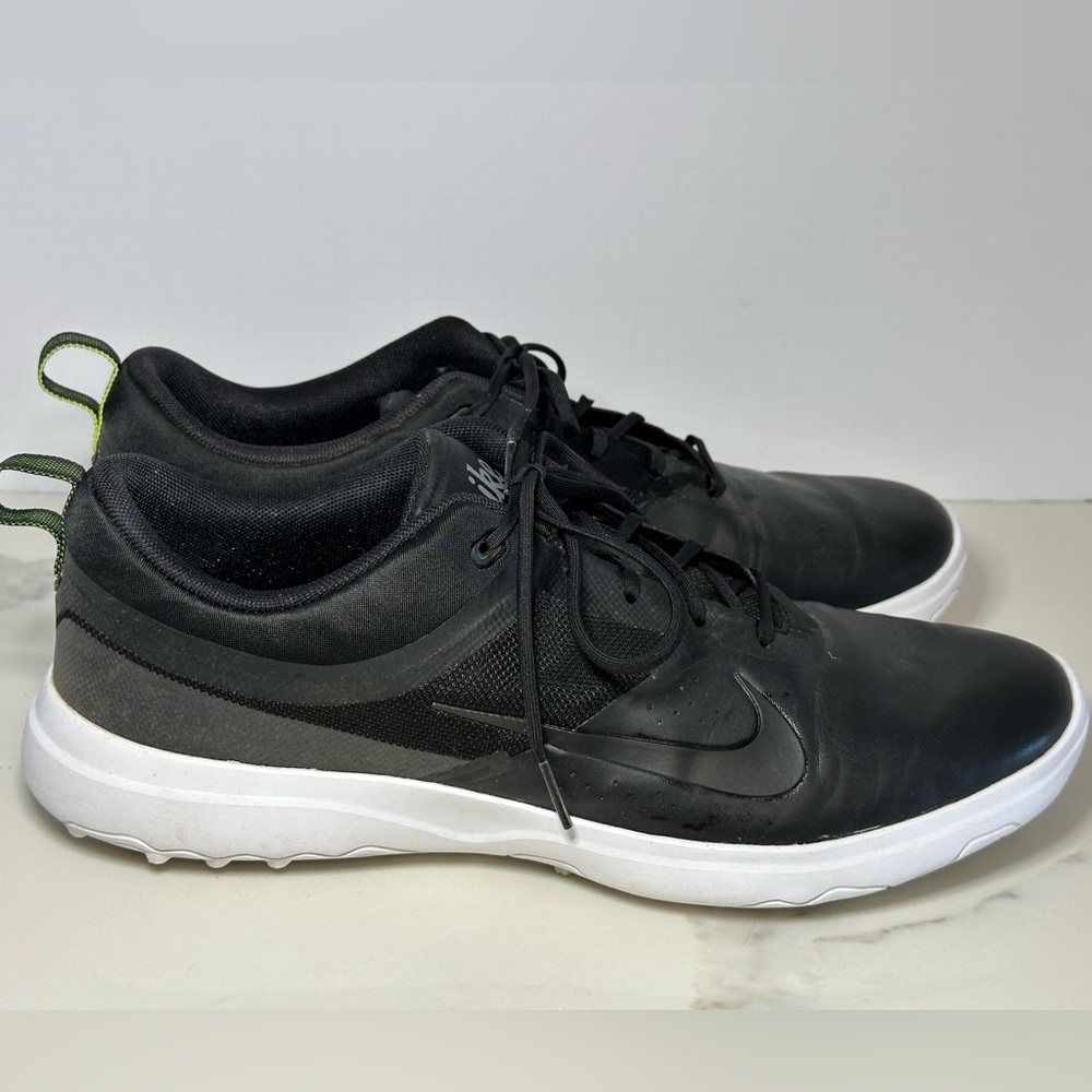 Nike women’s golf shoes Akamai size 10 black and white excellent used condition